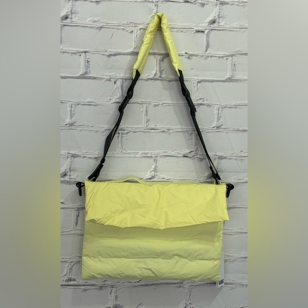 NWT RAINS Loop Crossbody Bag Straw